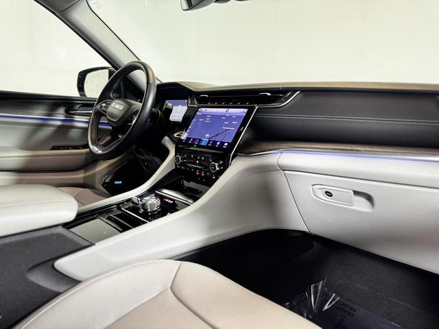 Photo of 2021 Silver Zynith Jeep Grand Cherokee L