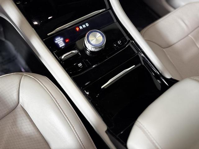 Photo of 2021 Silver Zynith Jeep Grand Cherokee L
