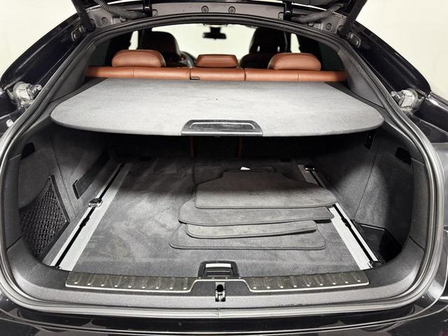 Photo of 2018 Black Sapphire Metallic BMW X6