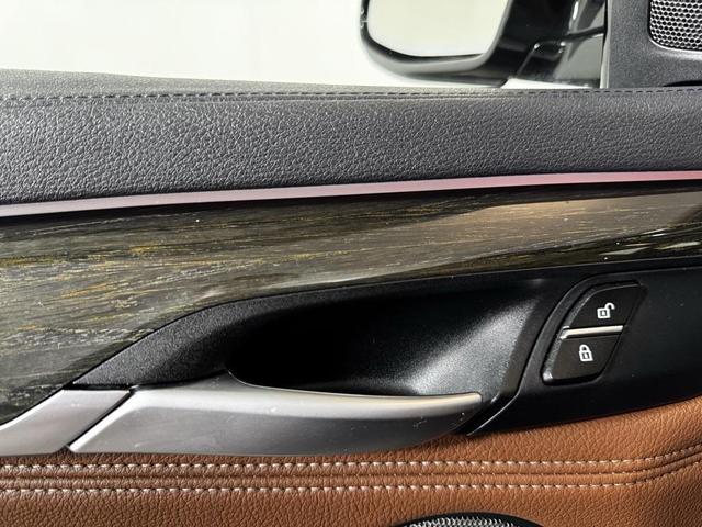 Photo of 2018 Black Sapphire Metallic BMW X6