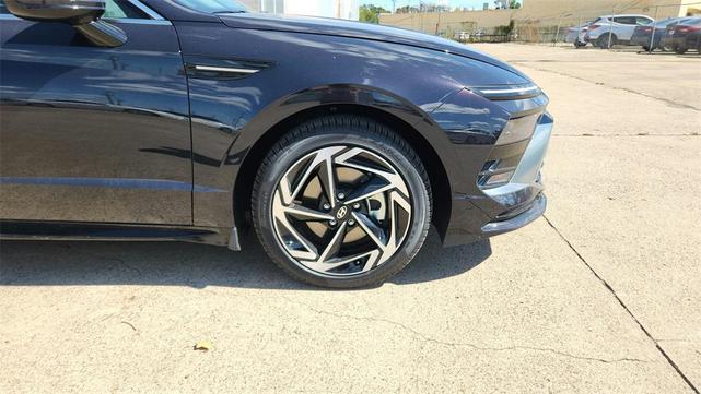 Photo of 2024 Carbon Blue Hyundai SONATA
