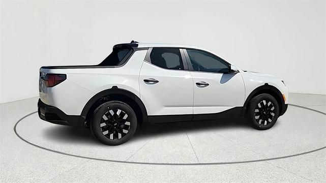 Photo of 2025 Atlas White Hyundai SANTA CRUZ