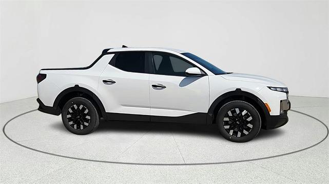 Photo of 2025 Atlas White Hyundai SANTA CRUZ