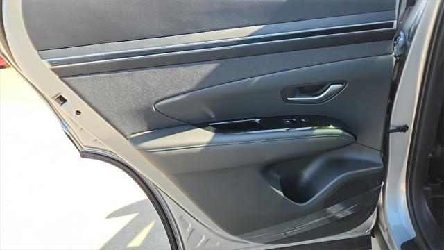Photo of 2025 Shimmering Silver Hyundai TUCSON Hybrid