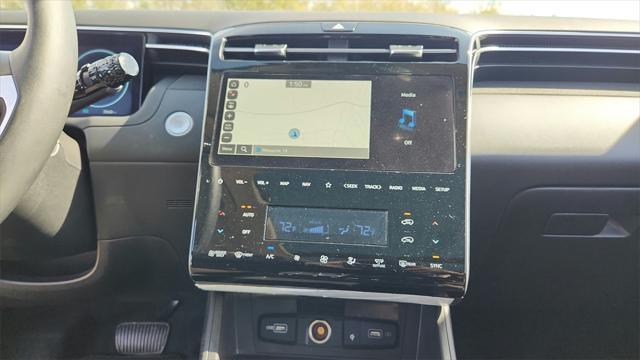 Photo of 2025 Shimmering Silver Hyundai TUCSON Hybrid