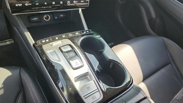Photo of 2025 Shimmering Silver Hyundai TUCSON Hybrid