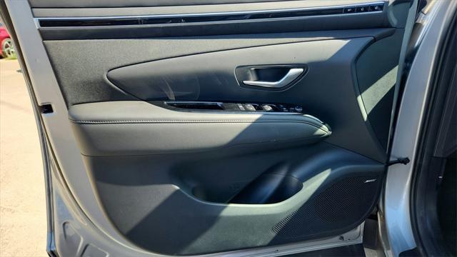 Photo of 2025 Shimmering Silver Hyundai TUCSON Hybrid