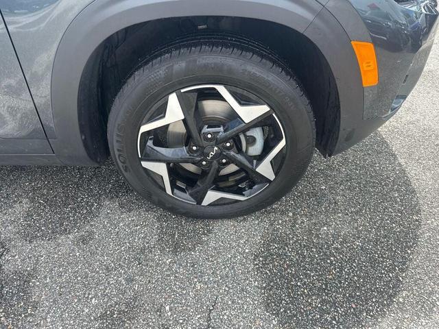 Photo of 2024 Gravity Gray Kia Seltos