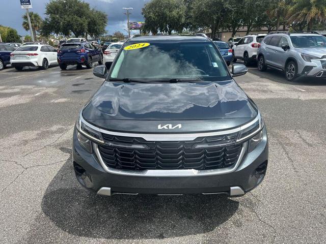 Photo of 2024 Gravity Gray Kia Seltos