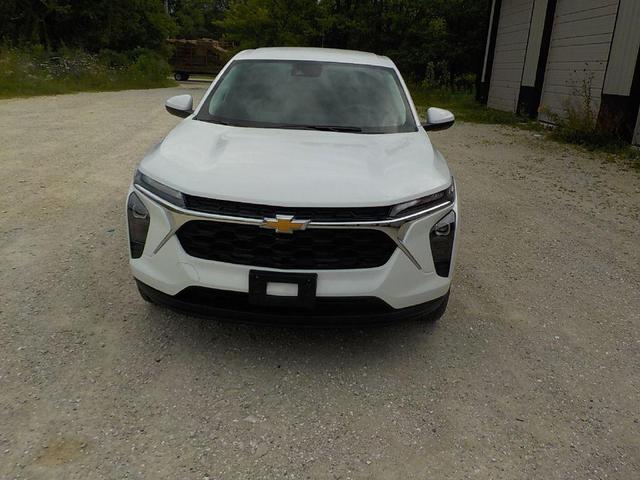 Photo of 2024 Summit White Chevrolet Trax