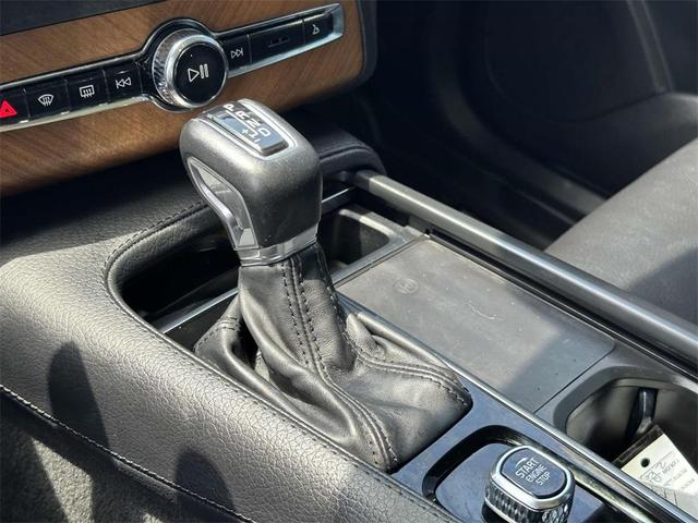 Photo of 2021 Bright Silver Metallic Volvo XC90