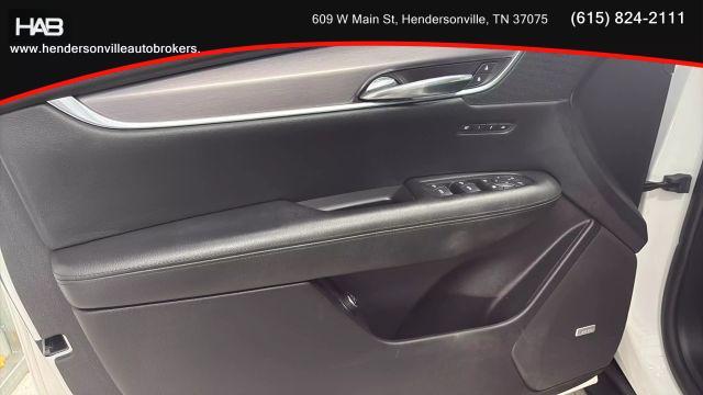 Photo of 2017 White Cadillac XT5