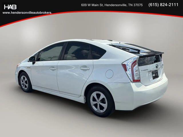 Photo of 2014 White Toyota Prius