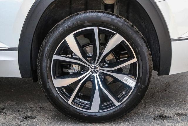Photo of 2025 Opal White Pearl Effect Volkswagen Atlas