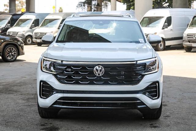 Photo of 2025 Opal White Pearl Effect Volkswagen Atlas