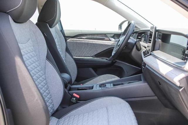 Photo of 2025 Platinum Gray Metallic Volkswagen Tiguan