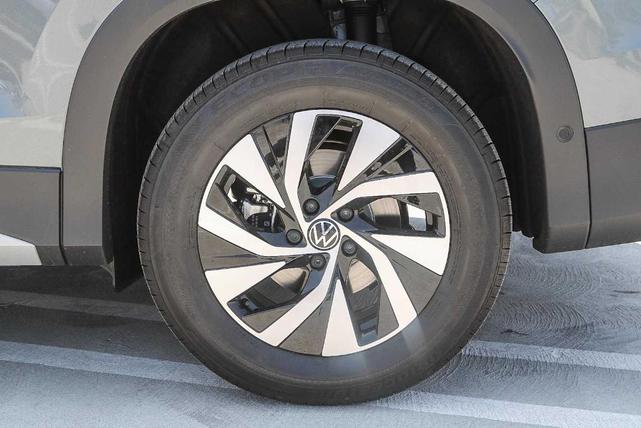 Photo of 2025 Platinum Gray Metallic Volkswagen Tiguan