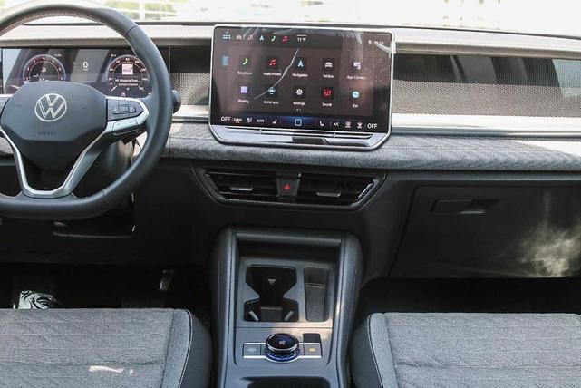 Photo of 2025 Platinum Gray Metallic Volkswagen Tiguan
