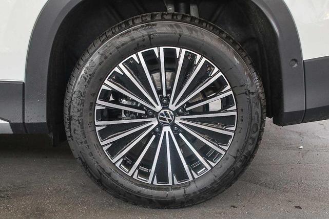 Photo of 2025 Pure White Volkswagen Tiguan