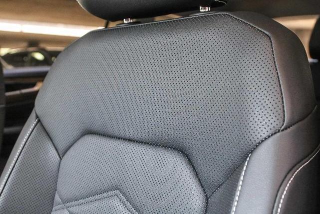 Photo of 2025 Pure Gray Volkswagen Atlas