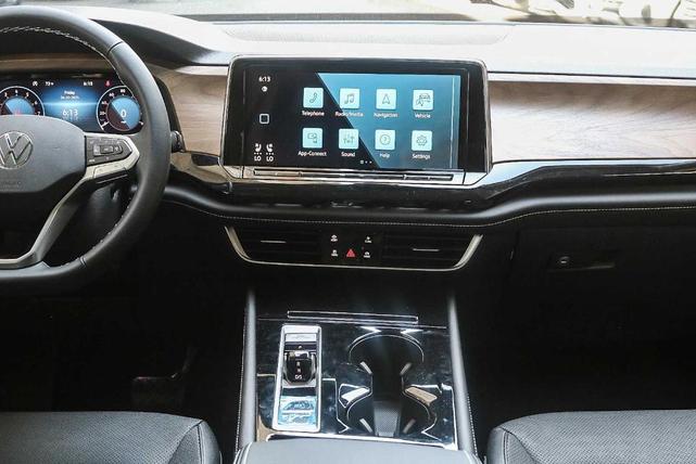 Photo of 2025 Pure Gray Volkswagen Atlas