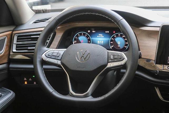 Photo of 2025 Pure Gray Volkswagen Atlas