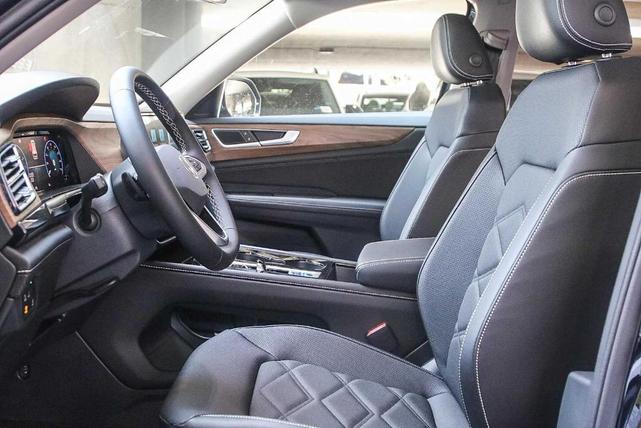 Photo of 2025 Pure Gray Volkswagen Atlas