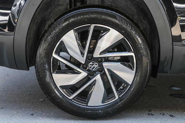 Photo of 2025 Pure Gray Volkswagen Atlas