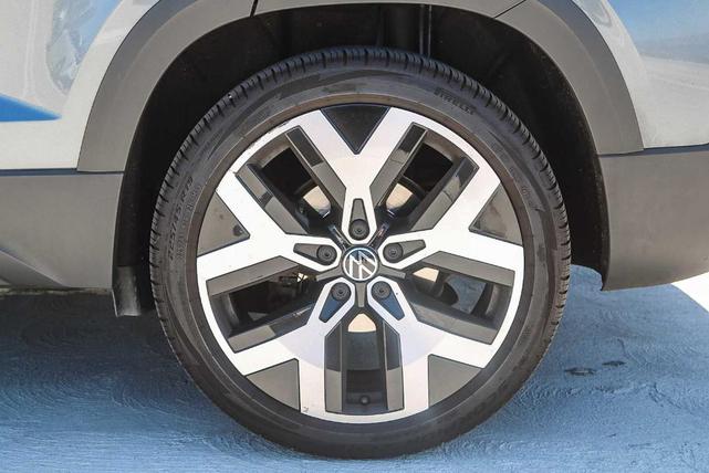 Photo of 2022 Platinum Gray Metallic Volkswagen Taos