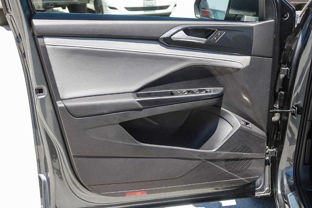 Photo of 2022 Platinum Gray Metallic Volkswagen Taos