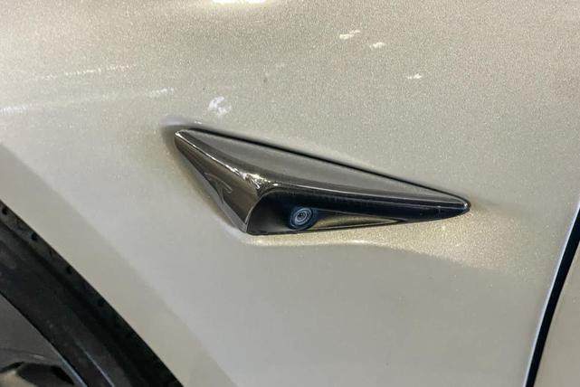 Photo of 2019 White Tesla Model 3