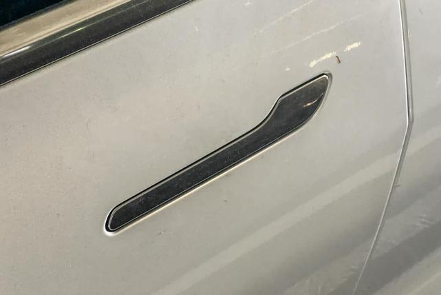 Photo of 2019 White Tesla Model 3
