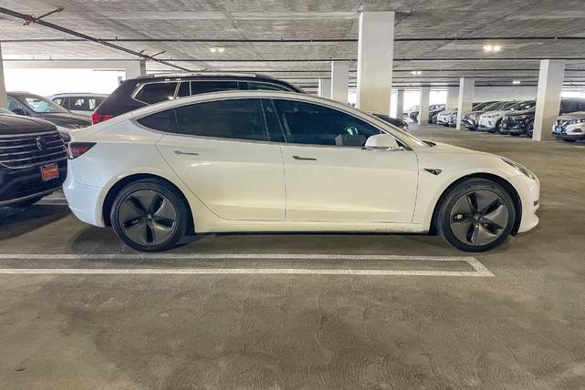 Photo of 2019 White Tesla Model 3