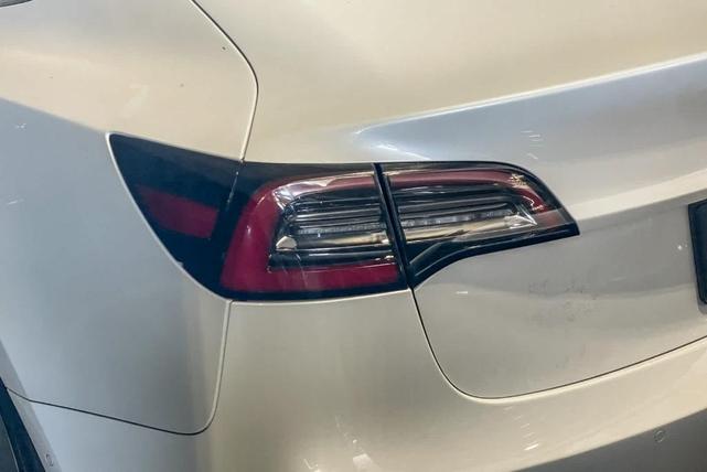 Photo of 2019 White Tesla Model 3