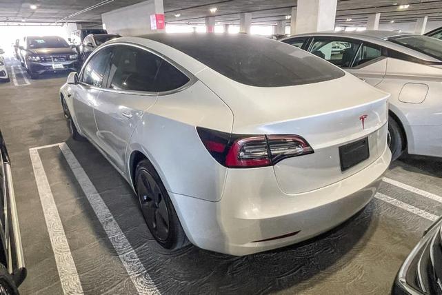Photo of 2019 White Tesla Model 3