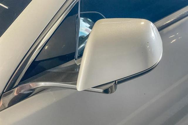 Photo of 2019 White Tesla Model 3