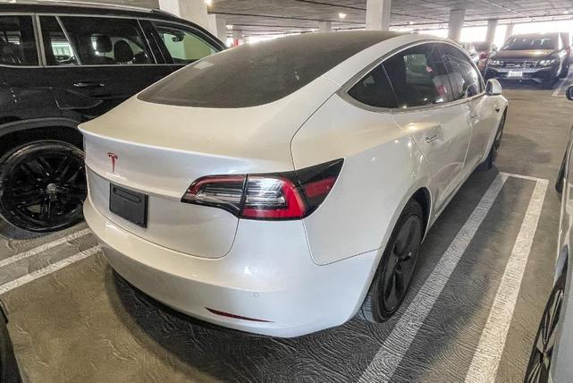 Photo of 2019 White Tesla Model 3