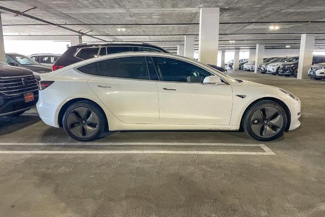 Photo of 2019 White Tesla Model 3