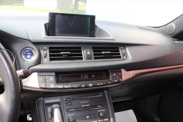 Photo of 2014 Gray Lexus CT 200h