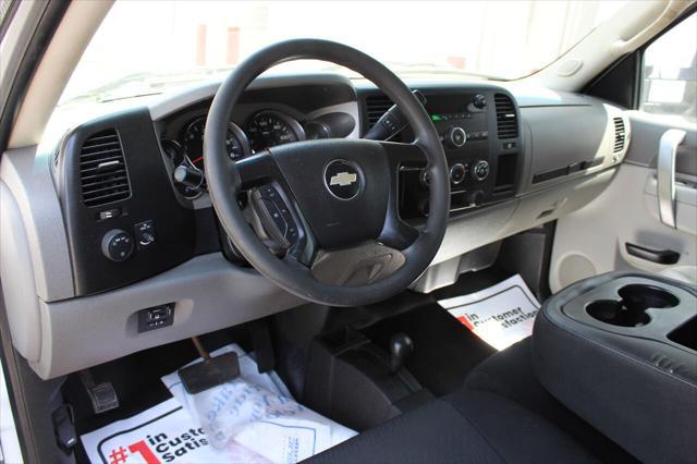 Photo of 2014 White Chevrolet Silverado 3500