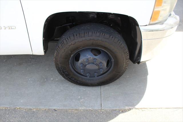 Photo of 2014 White Chevrolet Silverado 3500
