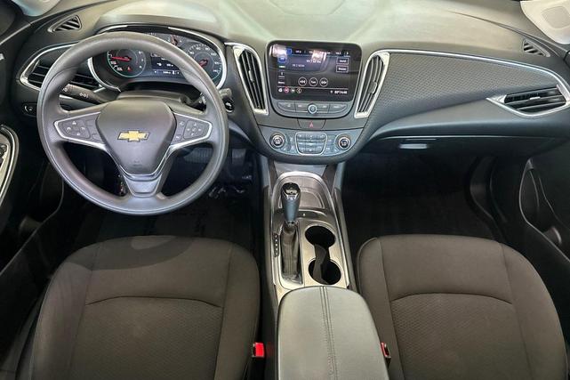 Photo of 2019 Silver Ice Metallic Chevrolet Malibu