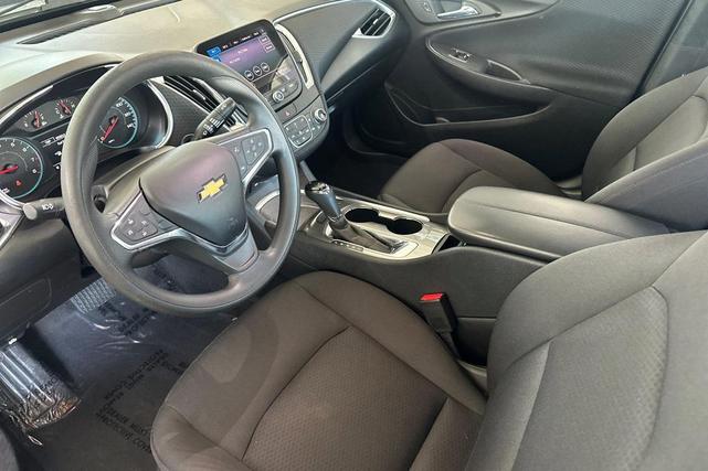 Photo of 2019 Silver Ice Metallic Chevrolet Malibu