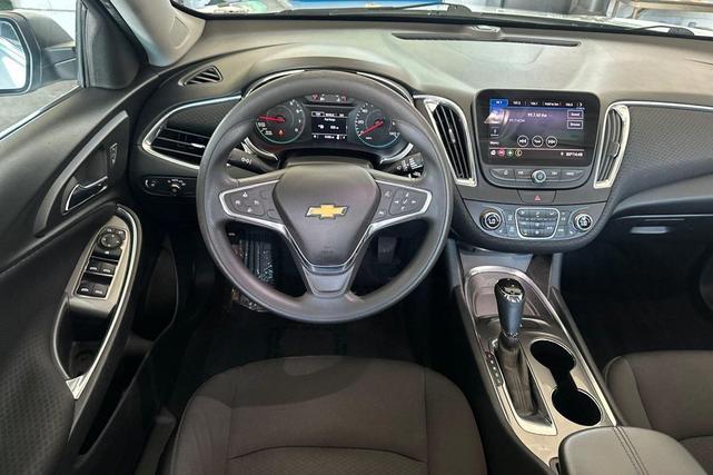 Photo of 2019 Silver Ice Metallic Chevrolet Malibu