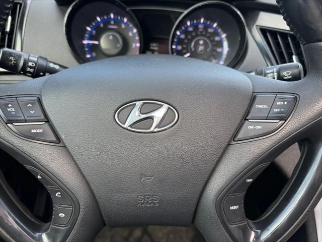 Photo of 2013 Shimmering White Mica Hyundai SONATA