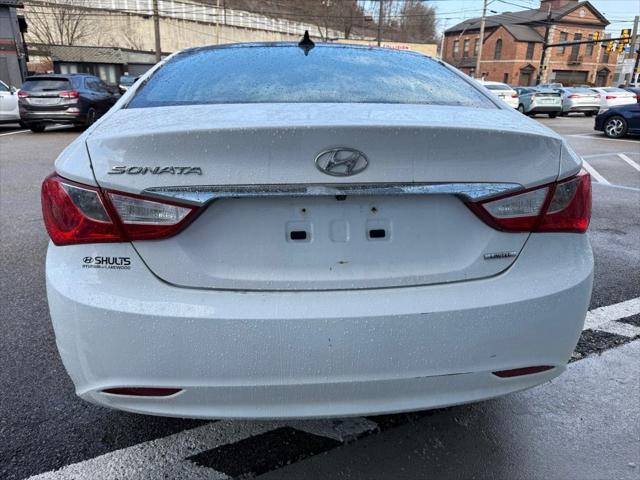 Photo of 2013 Shimmering White Mica Hyundai SONATA