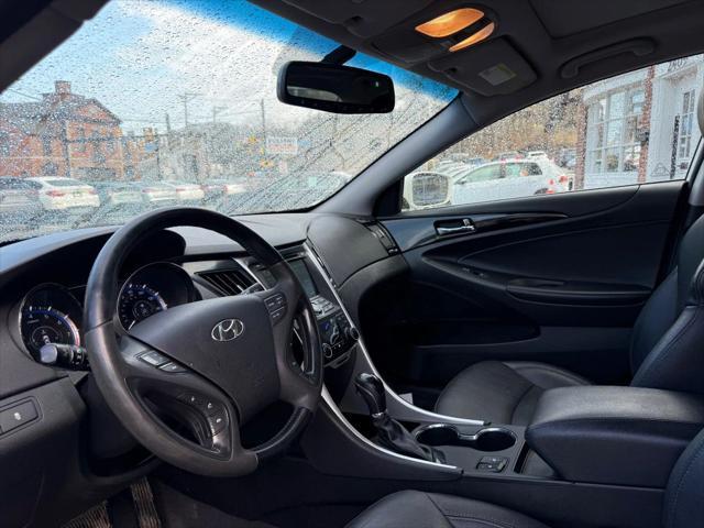Photo of 2013 Shimmering White Mica Hyundai SONATA