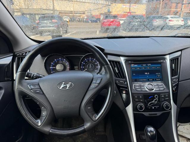 Photo of 2013 Shimmering White Mica Hyundai SONATA