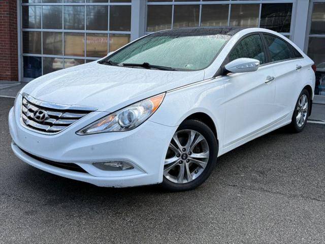 Photo of 2013 Shimmering White Mica Hyundai SONATA