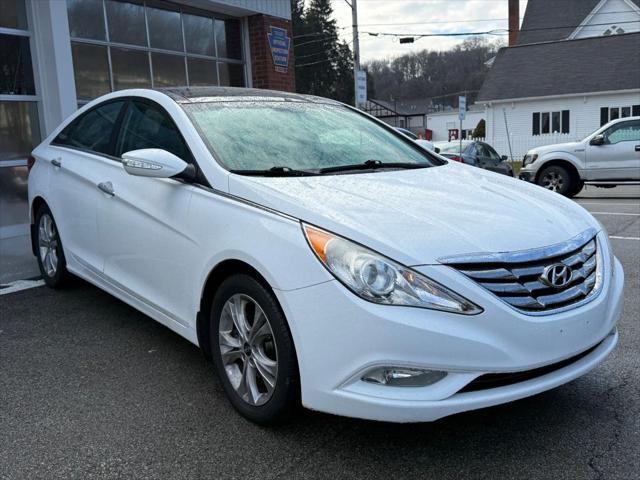 Photo of 2013 Shimmering White Mica Hyundai SONATA